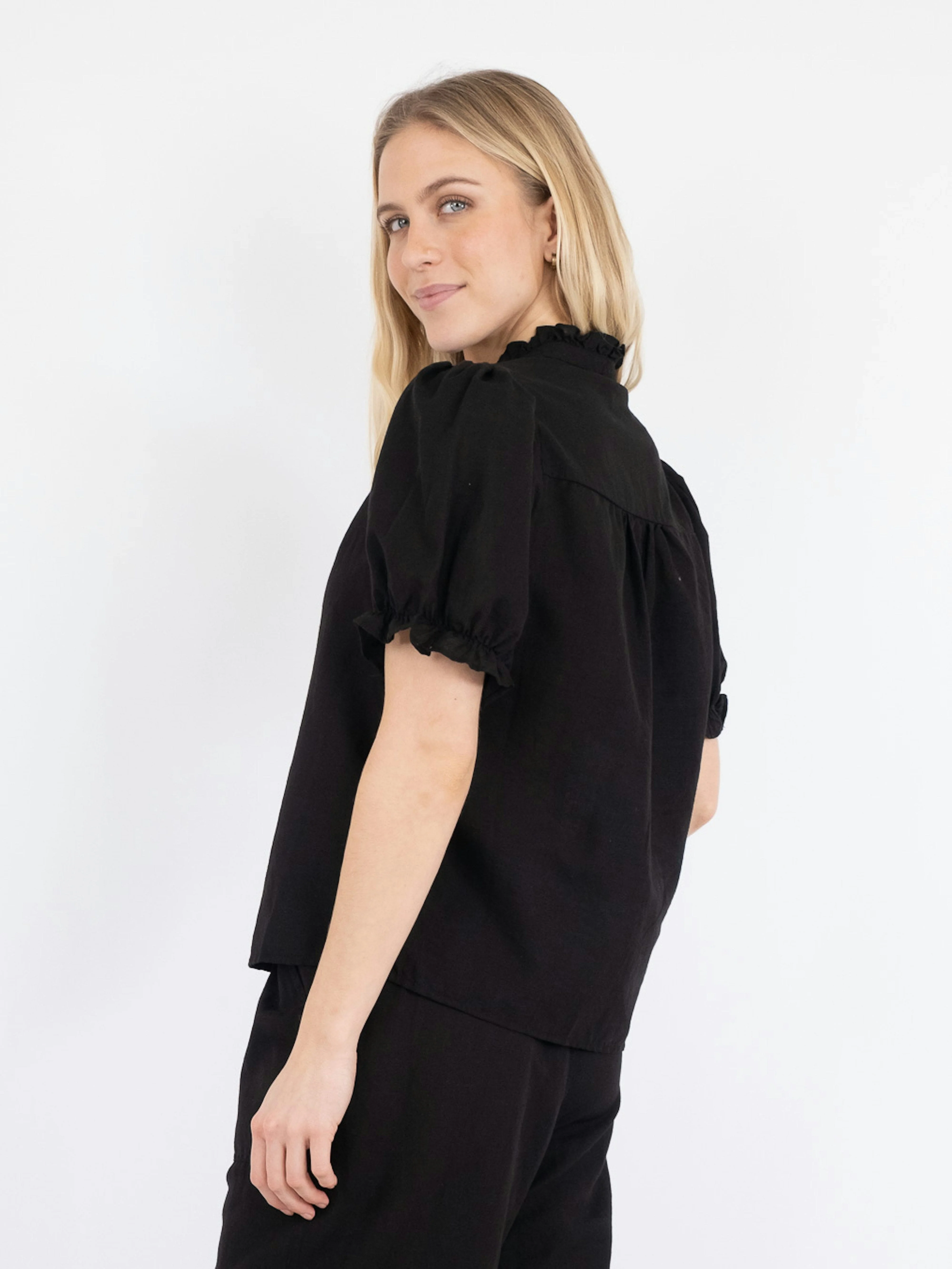 Neo Noir - Odesa Linen Blouse - Black - Image 5