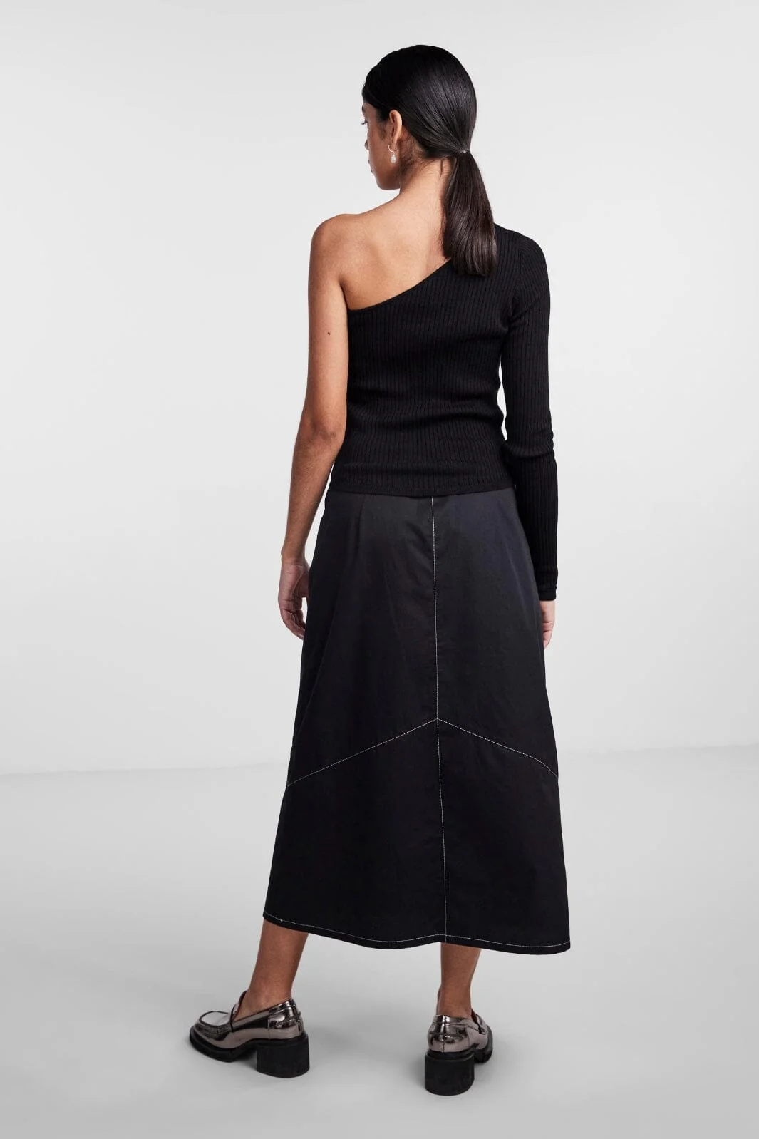 Pieces - Pcmandy One Shoulder Knit Top Dmo - Black - Image 4